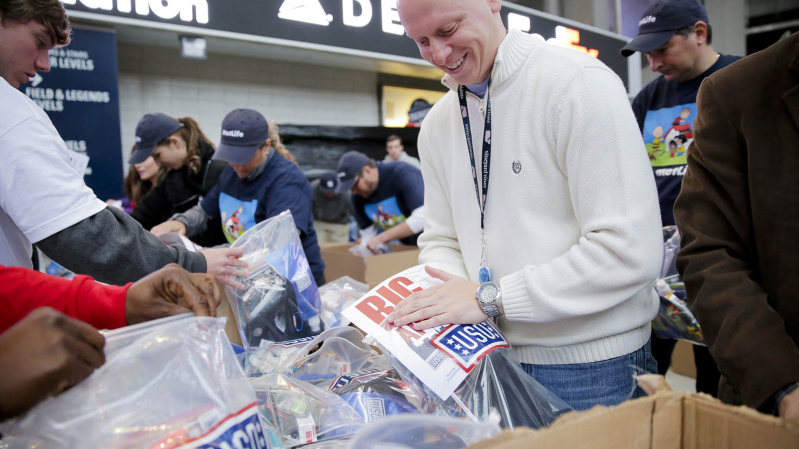 Holiday Care Packages  USO of Metropolitan New York