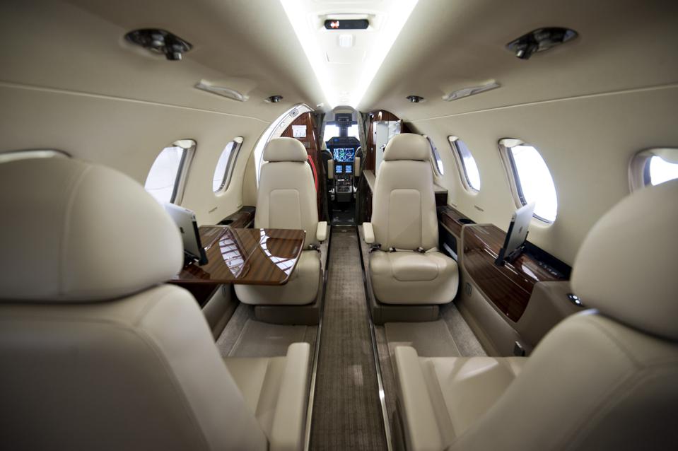 How Much Does It Cost To Fly By Private Jet? Exploring the ...