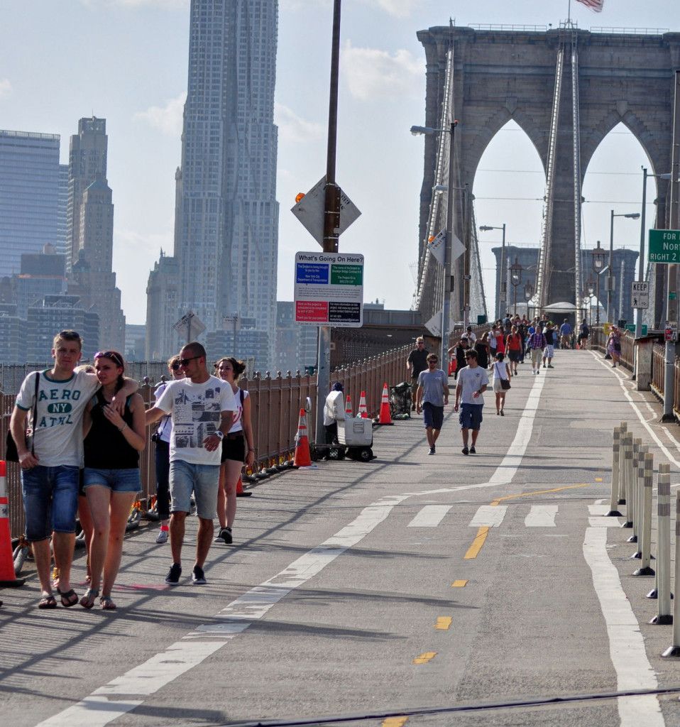 How to walk across the Brooklyn Bridge