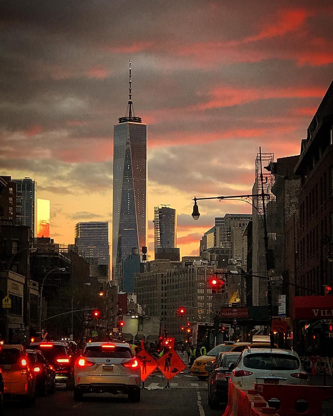 New York sunset tonight. Have a wonderful week ahead ððð?¼