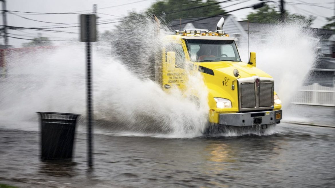 Weather USA: Hurricane " Elsa"  floods New York